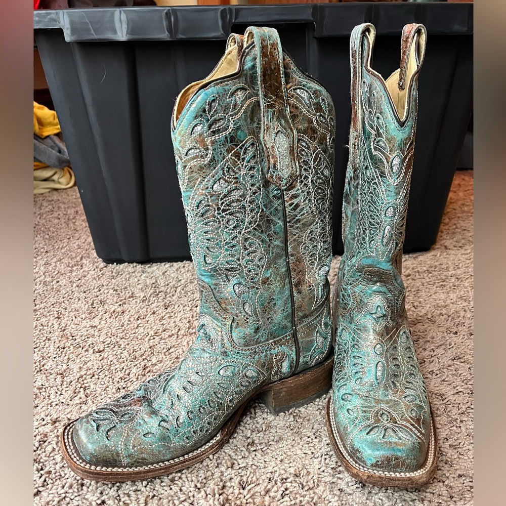 Woman’s Corral Vintage Cowboy rodeo Boots size 7M